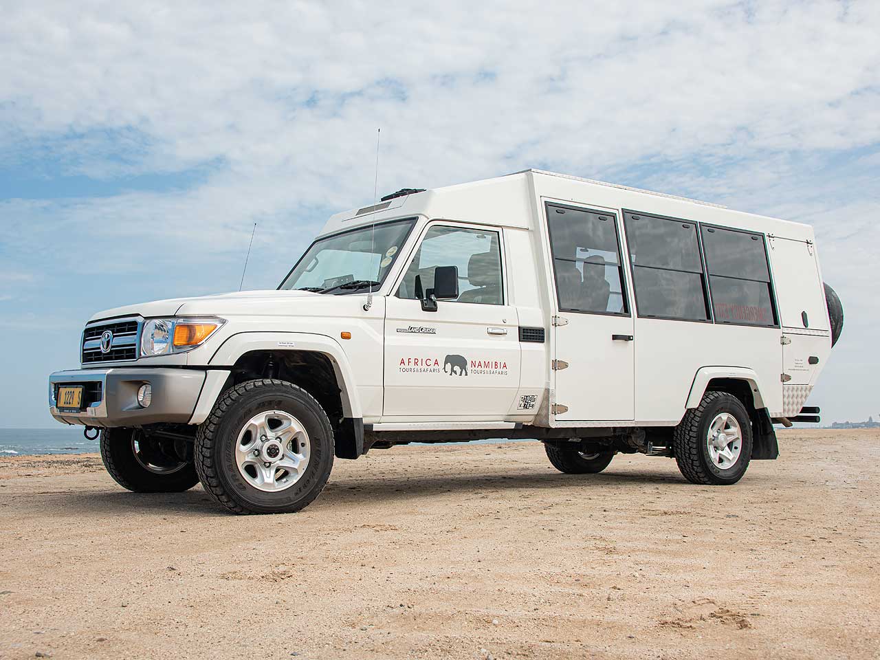 Safari 9 Seater TNS Car Hire